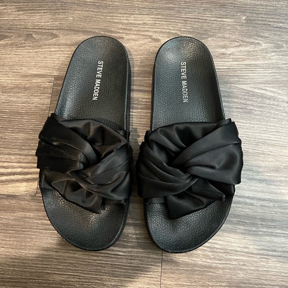Steve Madden slippers